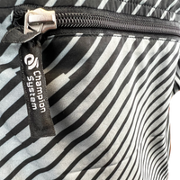 Techウィンドジャケット