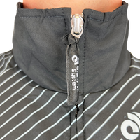 Techウィンドジャケット